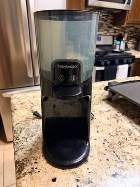 Baby Brezza Formula Pro-Style Dispenser in Black with Smoke Hopper